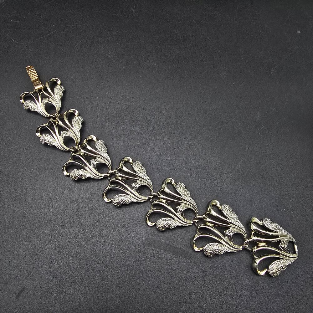 Sarah Coventry Frosted Feather Link Bracelet Silver Tone Vintage Jewelry - Picture 5 of 12
